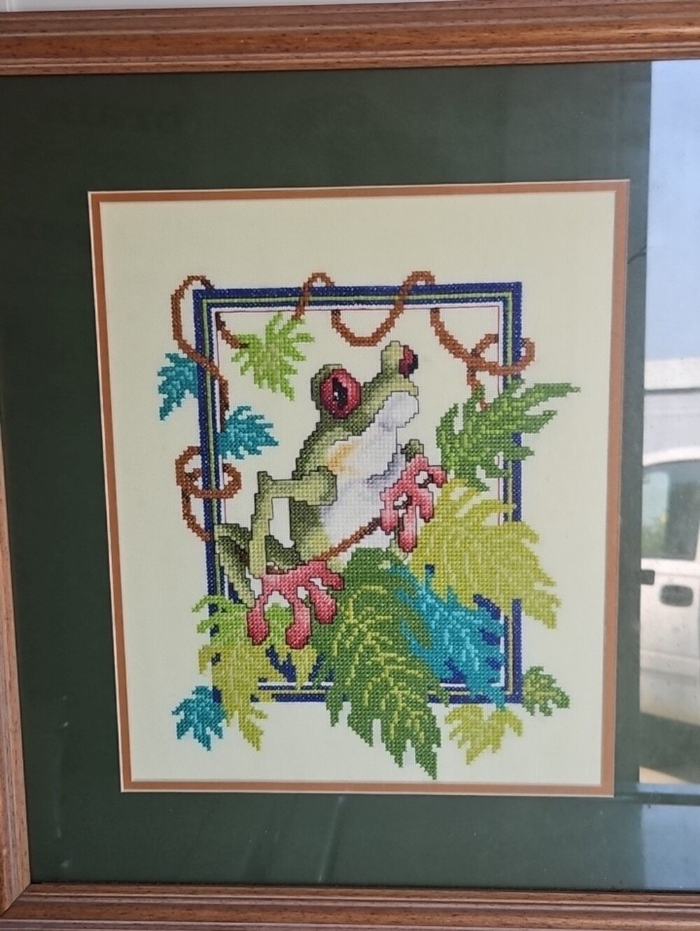 Vntg Framed Cross-Stitch Rain Forest Tree Frog Art - Green & Pink 16x14